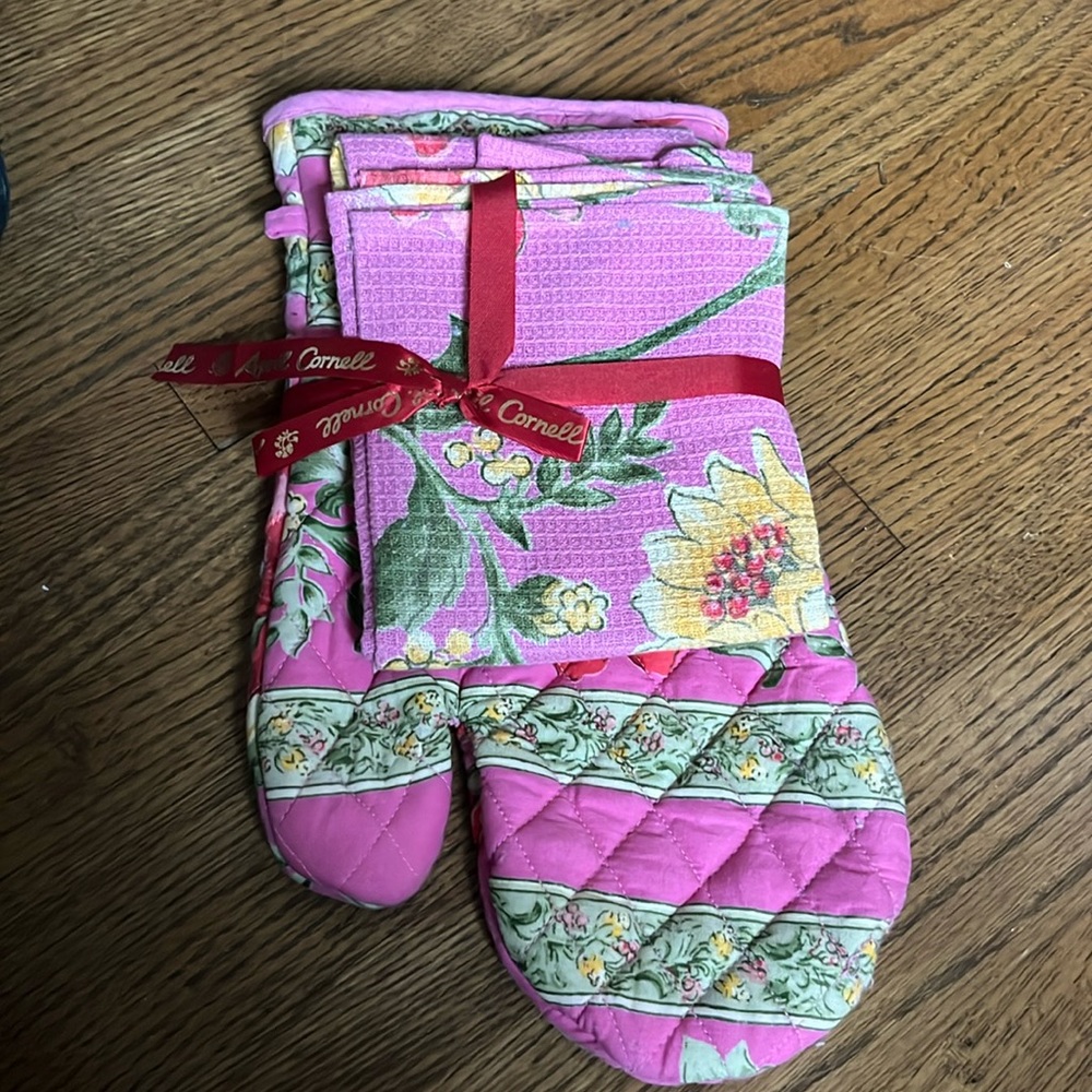 April Cornell Oven Mitt & Towel Set, NWT